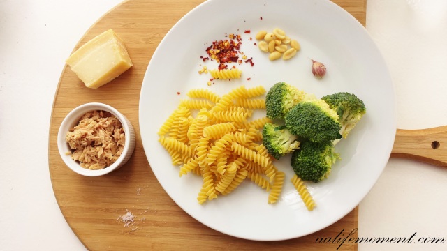 Ingredients: Broccoli Pesto Sauce Recipe with Tuna and Chili