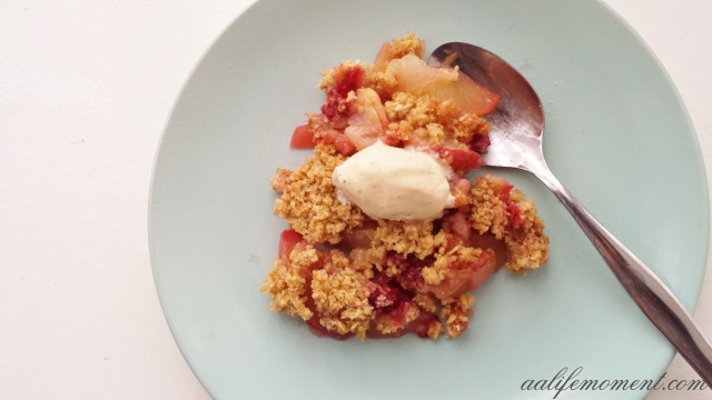 Apple, peach and cranberries crumble